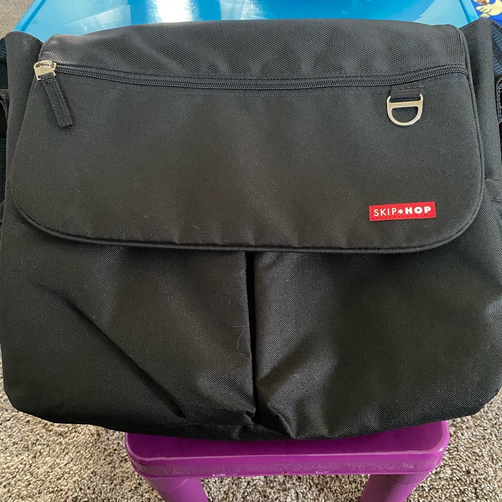 Skip Hop Diaper Bag - messenger with changing pad